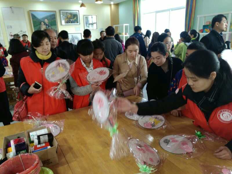 爱心义卖现场 爱心义卖现场